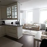 アパート 2ndhomes Cozy 44m2 1br With The Location In Kamppi! ヘルシンキ